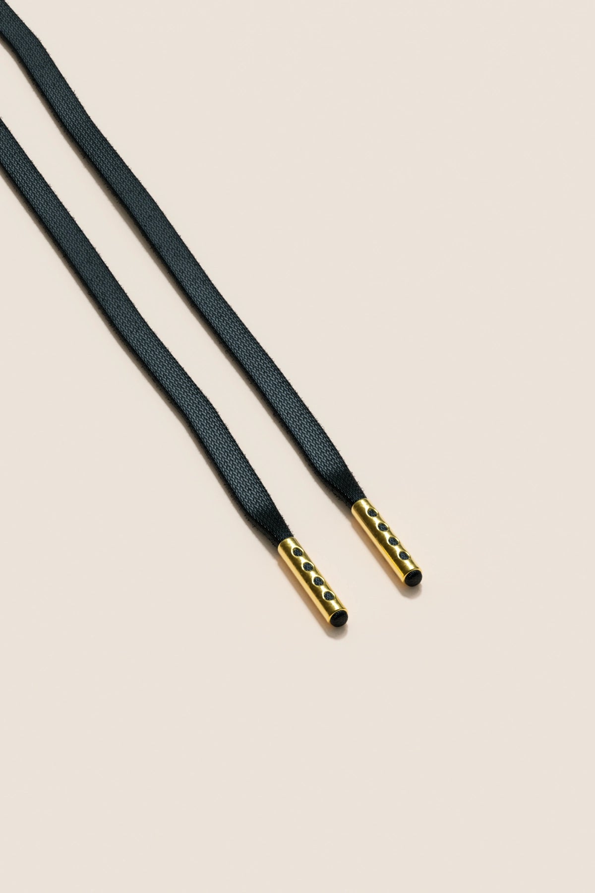 Senkels Black 3mm Flat Waxed Shoelaces with Gold Aglets