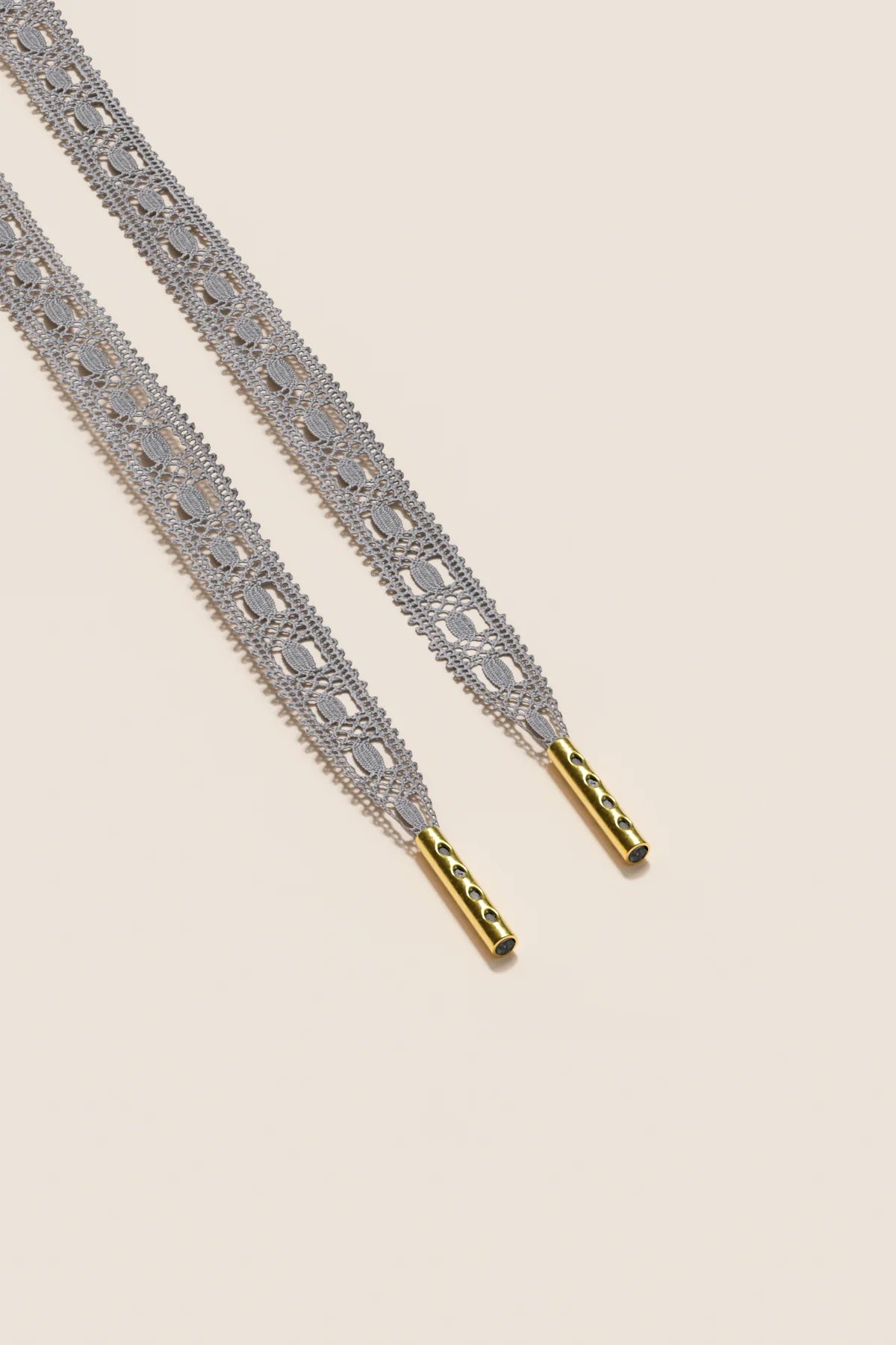 Senkels Light Grey Crochet Shoelaces with Gold Aglets