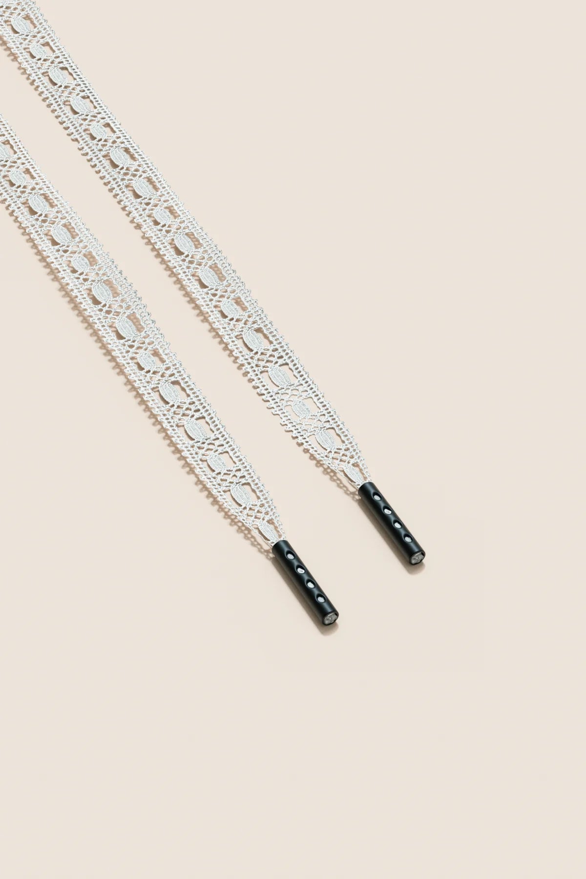 Senkels Off White Crochet Shoelaces with Black Matte Aglets